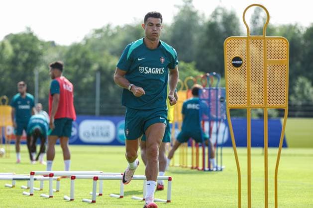 EM 2024: Portugal Training in Marienfeld am 28.06.2024 Spieler von Portugal beim Training, u.a. mit Cristiano Ronaldo ( 7, Portugal)