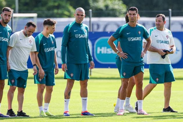 EM 2024: Portugal Training in Marienfeld am 28.06.2024 Spieler von Portugal beim Training, u.a. mit Pepe ( 3, Portugal) und Cristiano Ronaldo ( 7, Portugal)