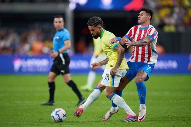 RECORD DATE NOT STATED Copa America USA 2024 Paraguay vs Brazil Douglas Luis of Brazil during the CONMEBOL Copa America 2024 group D match between Paraguay and Brazil, at Allegiant Stadium, on June 28, 2024 in Las Vegas, Nevada, United States. LAS VEGAS NEVADA UNITED STATES  Copyright: xJorgexMartinezx 20240628214616_CA_GD_2024_PAR_BRA_LUIZ140
