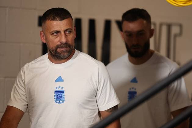 Argentina s head coach assistant Walter Samuel (R) and defender Germanb Pezzela enter into the press conference, PK, Pressekonferenz room before they conference ahead the match against Peru for the Copa America USA 2024, group A, at Hard Rock stadium, on June 28, 2024. MIAMI UNITED STATES Copyright: xALEJANDROxPAGNIx