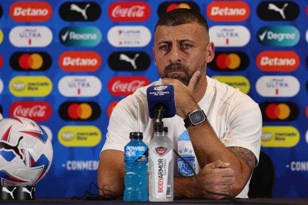 Argentina s head coach assistant Walter Samuel gestures during a press conference, PK, Pressekonferenz ahead the match against Peru for the Copa America USA 2024, group A, at Hard Rock stadium, on June 28, 2024. MIAMI UNITED STATES Copyright: xALEJANDROxPAGNIx