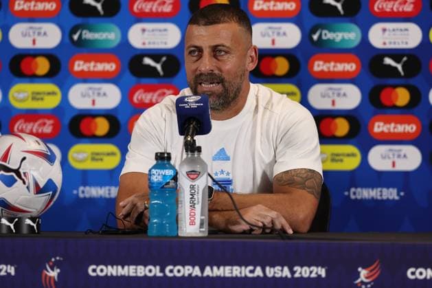 Argentina s head coach assistant Walter Samuel gestures during a press conference, PK, Pressekonferenz ahead the match against Peru for the Copa America USA 2024, group A, at Hard Rock stadium, on June 28, 2024. MIAMI UNITED STATES Copyright: xALEJANDROxPAGNIx