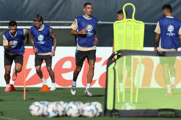 Argentina s forward Angel Di Maria (C) and teammates take part in a training session ahead the match against Peru for the Copa America USA 2024, group A, at Florida International University (FIU) , on June 28, 2024. MIAMI UNITED STATES Copyright: xALEJANDROxPAGNIx