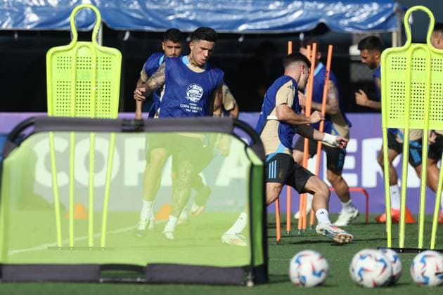 Argentina s midfielder Enzo Fernandez (C) takes part in a training session ahead the match against Peru for the Copa America USA 2024, group A, at Florida International University (FIU) , on June 28, 2024. MIAMI UNITED STATES Copyright: xALEJANDROxPAGNIx
