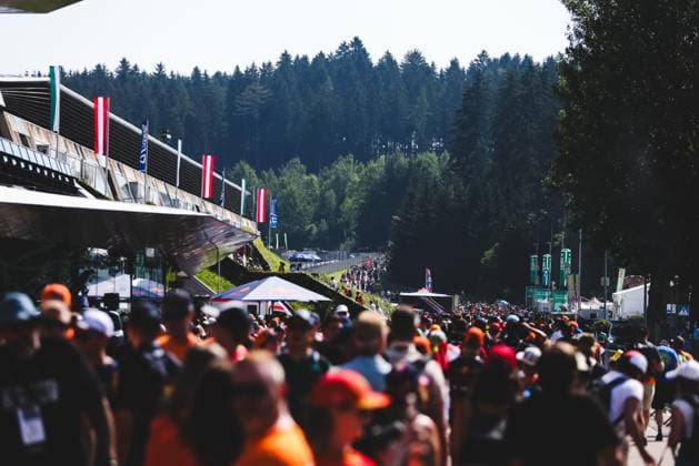 FORMULA 1 - GP of Austria 2024 SPIELBERG,AUSTRIA,29.JUN.24 - MOTORSPORTS, FORMULA 1 - Grand Prix of Austria, Red Bull Ring, preview. Image shows fans.  GEPAxpictures xDanielxGoetzhaber