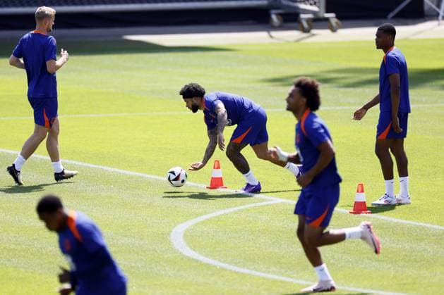 WOLFSBURG - Memphis Depay during a training session of the Dutch national team, Nationalteam at the AOK Stadium on June 29, 2024 in Wolfsburg, Germany. The Dutch national team is preparing for the eighth finals at the European Football Championship in Germany against Romania. ANP KOEN VAN WEEL UEFA EURO, EM, Europameisterschaft,Fussball 2024 Germany 2024 xVIxANPxSportx xxANPxIVx 502322828 originalFilename: 502322828.jpg