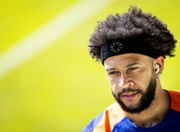 WOLFSBURG - Memphis Depay during a training session of the Dutch national team, Nationalteam at the AOK Stadium on June 29, 2024 in Wolfsburg, Germany. The Dutch national team is preparing for the eighth finals at the European Football Championship in Germany against Romania. ANP KOEN VAN WEEL UEFA EURO, EM, Europameisterschaft,Fussball 2024 Germany 2024 xVIxANPxSportx xxANPxIVx 502324151 originalFilename: 502324151.jpg