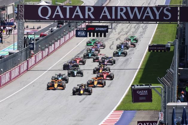 1Max Verstappen (Oracle Red Bull Racing, 01), 4Lando Norris (McLaren Formula 1 Team, 04), 81Oscar Piastri (McLaren Formula 1 Team, 81), 63George Russell (Mercedes AMG Petronas Formula One Team, 63), 55Carlos Sainz (Scuderia Ferrari HP, 55), 44Lewis Hamilton (Mercedes AMG Petronas Formula One Team, 44), Rennstart, Sprint Rennen, AUT, Oesterreich, Formel 1 Weltmeisterschaft, Austrian Grand Prix, 29.06.2024 AUT, Formel 1, Red Bull Ring, Austrian Grand Prix Spielberg Copyright: xEibner-Pressefoto Grafx EP_AGF