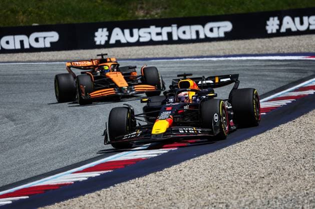 01 VERSTAPPEN Max (nld), Red Bull Racing RB20, 04 NORRIS Lando (gbr), McLaren F1 Team MCL38, action during the Formula 1 Qatar Airways Austrian Grand Prix 2024, 11th round of the 2024 Formula One World Championship, WM, Weltmeisterschaft from June 28 to 30, 2024 on the Red Bull Ring, in Spielberg, Austria - F1 - AUSTRIAN GRAND PRIX 2024 DPPI Panoramic  240629_R11_AUSTRIA_DP_FG008717