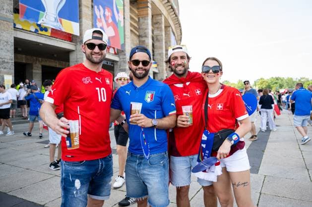 Fan warm up for Switzerland v Italy, UEFA EURO, EM, Europameisterschaft,Fussball 2024, Berlin, Germany Berlin, Germany. 29th, June 2024. Football fans of Switzerland and Italy arrive at the stadium for the UEFA Euro 2024 in the round of 16 match between Switzerland and Italy at Olympiastadion in Berlin. Berlin Germany  Copyright: xGonzalesxPhoto FrederikkexJensenx