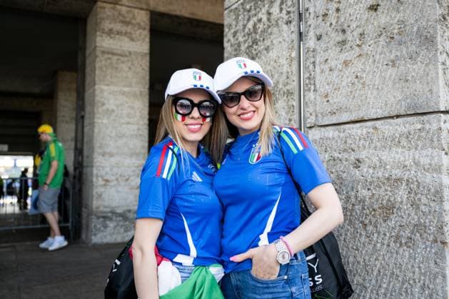 Fan warm up for Switzerland v Italy, UEFA EURO, EM, Europameisterschaft,Fussball 2024, Berlin, Germany Berlin, Germany. 29th, June 2024. Football fans of Italy arrive at the stadium for the UEFA Euro 2024 in the round of 16 match between Switzerland and Italy at Olympiastadion in Berlin. Berlin Germany  Copyright: xGonzalesxPhoto FrederikkexJensenx