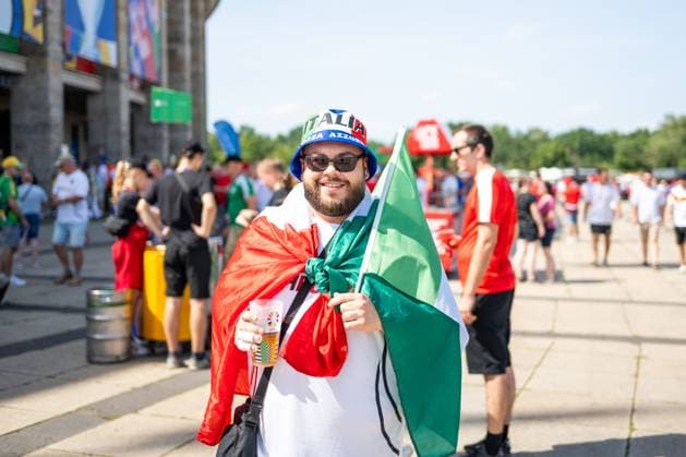 Fan warm up for Switzerland v Italy, UEFA EURO, EM, Europameisterschaft,Fussball 2024, Berlin, Germany Berlin, Germany. 29th, June 2024. Football fans of Italy arrive at the stadium for the UEFA Euro 2024 in the round of 16 match between Switzerland and Italy at Olympiastadion in Berlin. Berlin Germany  Copyright: xGonzalesxPhoto FrederikkexJensenx