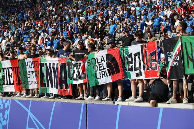 29.06.2024, xtgx, Fussball EM 2024 1 8 Finale, Schweiz - Italien emspor, v.l. Emotionen, Fans, Stimmung, Fahnen, Logo, Italien, Zuschauer, Trikots (UEFA REGULATIONS PROHIBIT ANY USE OF PHOTOGRAPHS as IMAGE SEQUENCES and or QUASI-VIDEO) Berlin