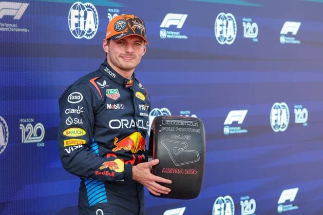 Max Verstappen (Red Bull) mit dem Pole Position Award, Qualifying, Grosser Preis von Oesterreich, Motorsport, Herren, Formel 1, 29.06.2024 Spielberg Steiermark Oesterreich