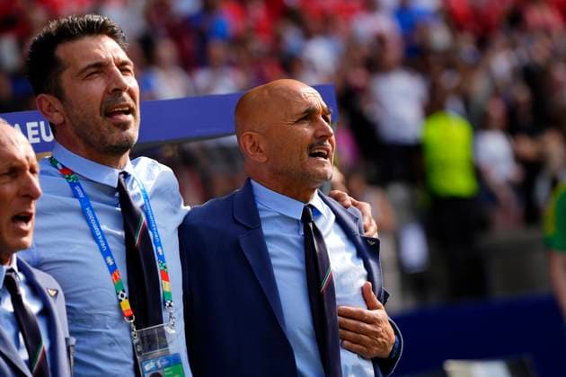 Gianluigi Buffon and Italy s head coach Luciano Spalletti during the Euro 2024 soccer match between Swiss and Italy at the Olympiastadion, Berlin, Germany - Saturday 29, June, 2024. - Soccer .  Copyright: xFabioxFerrari LaPressex