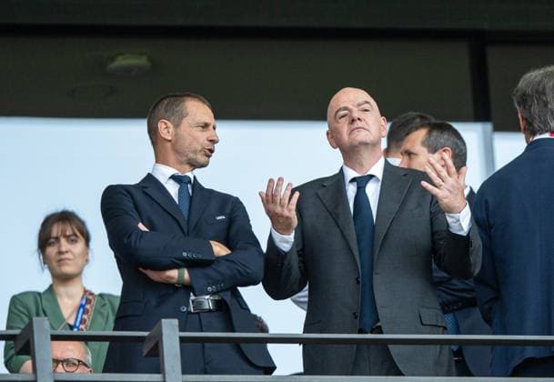 Fussball, Herren, Saison 2023 24, Euro 2024 (Achtelfinale) in Berlin, Schweiz - Italien, v.l. Präsident Aleksander Ceferin (UEFA), Präsident Gianni Infantino (FIFA) auf der Tribüne, 29.06. 2024, Copyright: xSebastianxRäppold MatthiasxKochx
