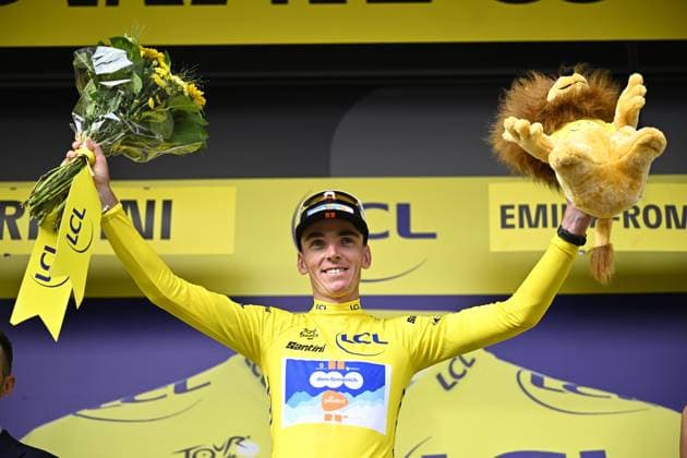 Sport Themen der Woche KW26 Sport Bilder des Tages French Romain Bardet of Team DSM-Firmenich PostNL wearing the yellow jersey of leader in the overall ranking celebrates on the podium after stage 1 of the 2024 Tour de France cycling race, from Florence, Italy to Rimini, Italy (206 km) on Saturday 29 June 2024. The 111th edition of the Tour de France starts on Saturday 29 June and will finish in Nice, France on 21 July. JASPERxJACOBS  x95495400x