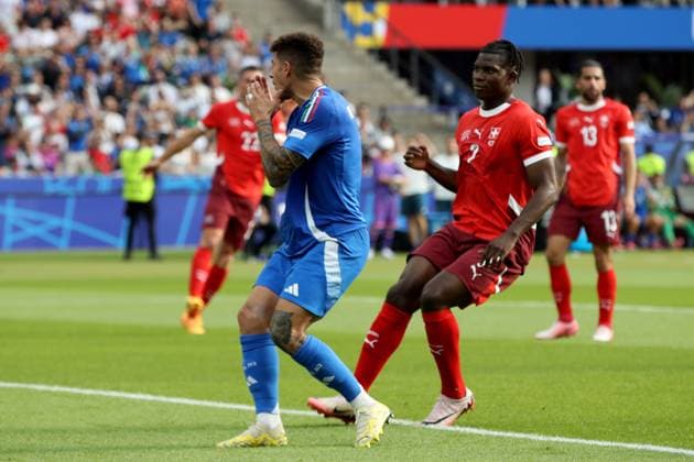 29.06.2024, xtgx, Fussball EM 2024 1 8 Finale, Schweiz - Italien emspor, v.l. Giovanni Di Lorenzo (Italien) Breel Donald Embolo (Schweiz) (UEFA REGULATIONS PROHIBIT ANY USE OF PHOTOGRAPHS as IMAGE SEQUENCES and or QUASI-VIDEO) Berlin
