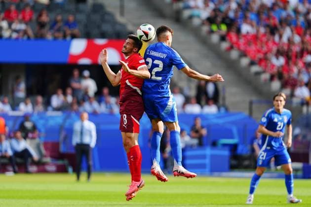 Kopfballduell Luftzweikampf Remo Freuler (Schweiz, 08), Stephan El Shaarawy (Italien, 22) GER, Schweiz vs. Italien, Fussball Europameisterschaft, UEFA EURO, EM, Europameisterschaft,Fussball 2024, Achtelfinale, 29.06.2024 GER, Schweiz vs. Italien, Fussball Europameisterschaft, UEFA Euro 2024, Achtelfinale, 29.06.2024 Berlin Copyright: xEibner-Pressefoto MarcelxvonxFehrnx EP_MFN