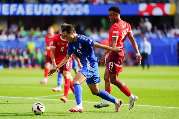 Federico Chiesa (Italien, 14), Dan Ndoye (Schweiz, 19) GER, Schweiz vs. Italien, Fussball Europameisterschaft, UEFA EURO, EM, Europameisterschaft,Fussball 2024, Achtelfinale, 29.06.2024 GER, Schweiz vs. Italien, Fussball Europameisterschaft, UEFA Euro 2024, Achtelfinale, 29.06.2024 Berlin Copyright: xEibner-Pressefoto MarcelxvonxFehrnx EP_MFN