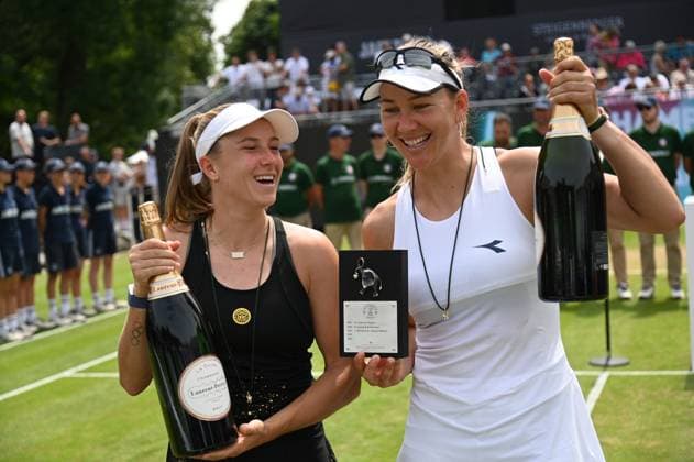 29.06.2024 Bad Homburg vor der Höhe Rasentennisturnier der WTA, Tennis Damen vom 22.6. bis 29.6.2024 Bad Homburg Open 2024 DOPPELFINALE zwischen Nicole Melichar-Martinez (USA) Ellen Perez (AUS) und Veronika KUDERMETOVA (Russsland) Hao Ching Chan (TWA) Bild zeigt die Siegerinen Melichar-Martinez und Perez