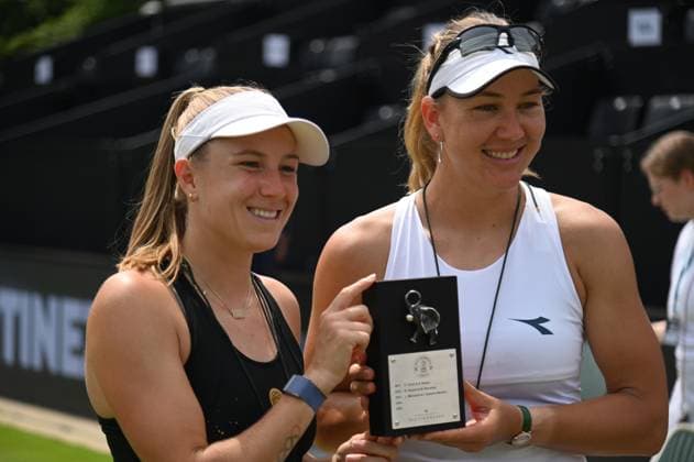29.06.2024 Bad Homburg vor der Höhe Rasentennisturnier der WTA, Tennis Damen vom 22.6. bis 29.6.2024 Bad Homburg Open 2024 DOPPELFINALE zwischen Nicole Melichar-Martinez (USA) Ellen Perez (AUS) und Veronika KUDERMETOVA (Russsland) Hao Ching Chan (TWA) Bild zeigt die Siegerinen Melichar-Martinez und Perez