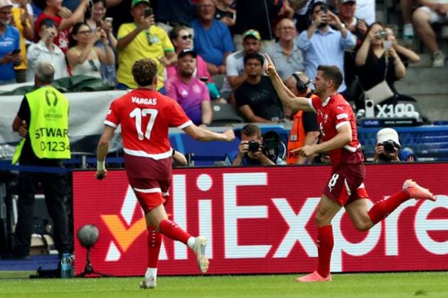 29.06.2024, xtgx, Fussball EM 2024 1 8 Finale, Schweiz - Italien emspor, v.l. Torjubel nach dem Tor zum celebrating the goal celebrate 1:0 durch Remo Freuler (Schweiz) mit Ruben Vargas (Schweiz) (UEFA REGULATIONS PROHIBIT ANY USE OF PHOTOGRAPHS as IMAGE SEQUENCES and or QUASI-VIDEO) Berlin