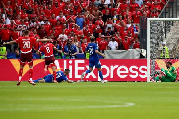 29.06.2024, xtgx, Fussball EM 2024 1 8 Finale, Schweiz - Italien emspor, v.l. Remo Freuler (Schweiz) erzielt das Tor zum scores the goal 1:0 Gianluigi Donnaruma (Italien) (UEFA REGULATIONS PROHIBIT ANY USE OF PHOTOGRAPHS as IMAGE SEQUENCES and or QUASI-VIDEO) Berlin