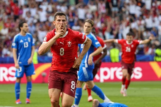 Torjubel nach dem Tor zum 1:0 durch Remo Freuler (Schweiz, 08) , Fussball, UEFA , Europa Meisterschaft, (Achtelfinale) 2024, Schweiz vs. Italien, 29.06.2024, Olympiastadion Berlin, Berlin, Deutschland Berlin Olympiastadion Berlin Berlin Deutschland Copyright: xGrantxHubbsx