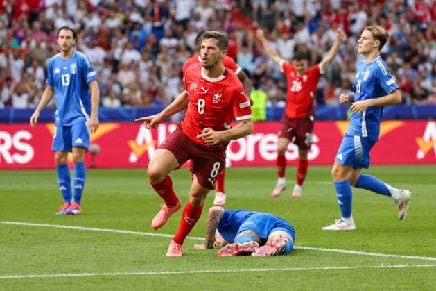 Torjubel nach dem Tor zum 1:0 durch Remo Freuler (Schweiz, 08) , Fussball, UEFA , Europa Meisterschaft, (Achtelfinale) 2024, Schweiz vs. Italien, 29.06.2024, Olympiastadion Berlin, Berlin, Deutschland Berlin Olympiastadion Berlin Berlin Deutschland Copyright: xGrantxHubbsx
