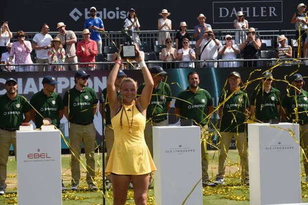 29.06.2024 Bad Homburg vor der Höhe Rasentennisturnier der WTA, Tennis Damen vom 22.6. bis 29.6.2024 Bad Homburg Open 2024 Finale Einzel zwischen Diana Shnaider (RUS) und und Donna Vekic (Kroatien) Bild zeigt Siegeri der Bad Homburg Open 2024 - Diana Schneider