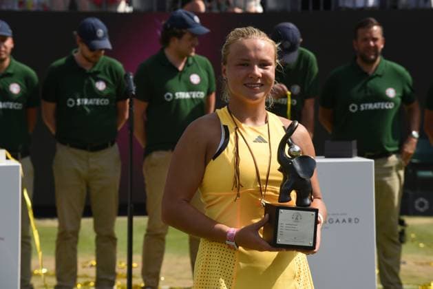 29.06.2024 Bad Homburg vor der Höhe Rasentennisturnier der WTA, Tennis Damen vom 22.6. bis 29.6.2024 Bad Homburg Open 2024 Finale Einzel zwischen Diana Shnaider (RUS) und und Donna Vekic (Kroatien) Bild zeigt Siegeri der Bad Homburg Open 2024 - Diana Schneider