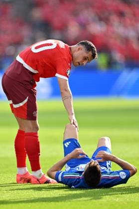 290624 KAI SCHWOERER Granit Xhaka of Switzerland and Stephan El Shaarawy of Italy (L-R) react during the UEFA EURO, EM, Europameisterschaft,Fussball 2024 round of 16 match between Switzerland and Italy at Olympiastadion on June 29, 2024 in Berlin, Germany. 290624-CPL-SUIvITA-006