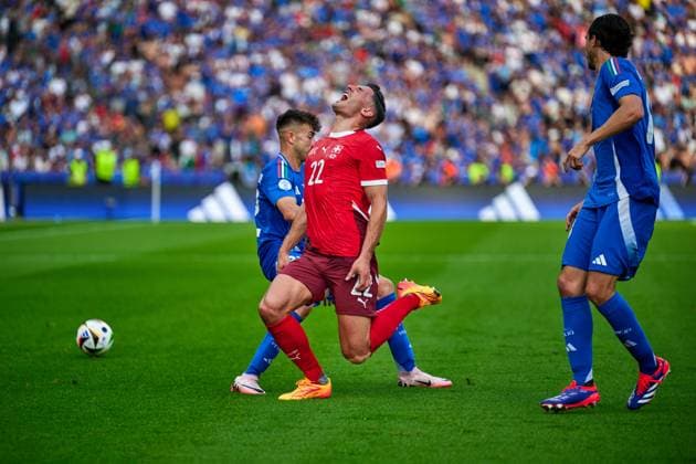 Fabian Schaer (Schweiz, 22), Foul, Schmerz, GER, UEFA EURO, EM, Europameisterschaft,Fussball 2024, Fussball Herren, UEFA EM 2024, Achtelfinale, Round of 16, Schweiz vs. Italien, Switzerland vs. Italy, 29.06.2024. GER, UEFA Euro 2024, Fussball Herren, UEFA EM 2024, Achtelfinale, Round of 16, Schweiz vs. Italien, Switzerland vs. Italy, 29.06.2024. Berlin Copyright: xEibner-Pressefotox xClaudiusxRauchx EP_CRH