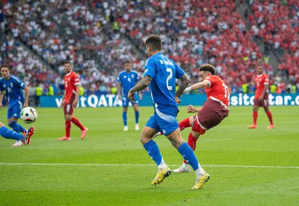 Fussball, Herren, Saison 2023 24, Euro 2024 (Achtelfinale) in Berlin, Schweiz - Italien, Ruben Vargas (Schweiz) erzielt das Tor zum 2:0, 29.06. 2024, Copyright: xSebastianxRäppold MatthiasxKochx
