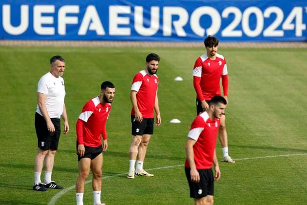 Georgia s head coach Willy Sagnol (L) leads a training session in Velbert, Germany, 29 June 2024. The team prepares its Euro2024 round of 16 soccer game against Spain on next 30 June. Georgia s training session !ACHTUNG: NUR REDAKTIONELLE NUTZUNG!  Copyright: xALBERTOxESTEVEZx GRAF9492 20240629-55014013771_1