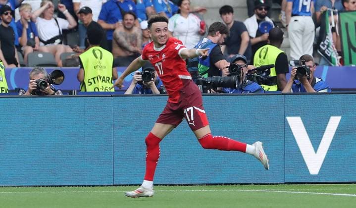Ruben Vargas jubelt nach 2:0 Freude Emotion Jubel Fußball Fussball Europameisterschaft Euro 2024 EM Herren Saison 2023 2024 29.06.2024 Schweiz SUI vs. Italien ITA in Berlin DFL regulations prohibit any use of photographs as image sequences and or quasi-video.
