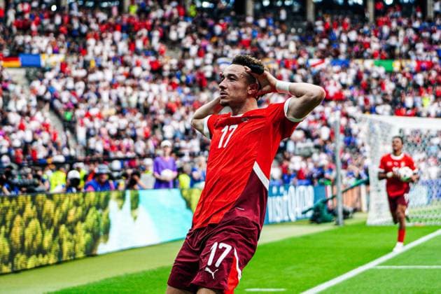 Torjubel Jubel nach Tor zum 2:0 Ruben Vargas (Schweiz, 17) GER, Schweiz vs. Italien, Fussball Europameisterschaft, UEFA EURO, EM, Europameisterschaft,Fussball 2024, Achtelfinale, 29.06.2024 GER, Schweiz vs. Italien, Fussball Europameisterschaft, UEFA Euro 2024, Achtelfinale, 29.06.2024 Berlin Copyright: xEibner-Pressefoto MarcelxvonxFehrnx EP_MFN