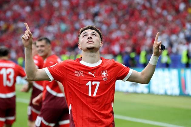 29.06.2024, xtgx, Fussball EM 2024 1 8 Finale, Schweiz - Italien emspor, v.l. Torjubel nach dem Tor zum celebrating the goal celebrate 2:0 Ruben Vargas (Schweiz) (UEFA REGULATIONS PROHIBIT ANY USE OF PHOTOGRAPHS as IMAGE SEQUENCES and or QUASI-VIDEO) Berlin