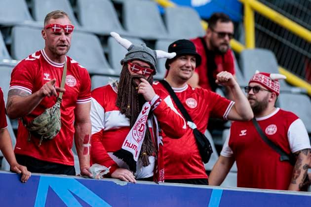 UEFA EURO, EM, Europameisterschaft,Fussball 2024: Deutschland - Dänemark; 29.06.2024 Dänische Fans auf der Tribüne. UEFA EURO 2024: Deutschland - Dänemark; BVB Stadion Dortmund, Dortmund am 29.06.2024 Copyright: xBEAUTIFULxSPORTS Wunderlx