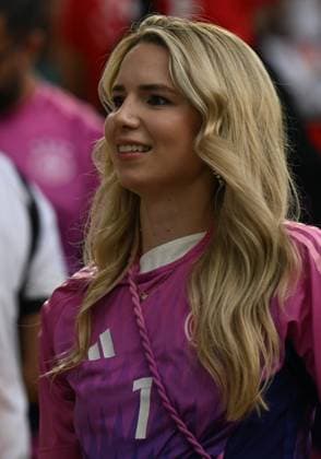 29.06.2024, xpsx, Fussball EM 2024 1 8 Finale, Deutschland - Dänemark emspor, v.l. Anika Bissel, die Frau von Torwart Manuel Neuer (DFL DFB REGULATIONS PROHIBIT ANY USE OF PHOTOGRAPHS as IMAGE SEQUENCES and or QUASI-VIDEO) Dortmund
