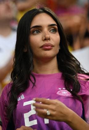 29.06.2024, xpsx, Fussball EM 2024 1 8 Finale, Deutschland - Dänemark emspor, v.l. Sara Gündogan, die Frau von Ilkay Gündogan (DFL DFB REGULATIONS PROHIBIT ANY USE OF PHOTOGRAPHS as IMAGE SEQUENCES and or QUASI-VIDEO) Dortmund