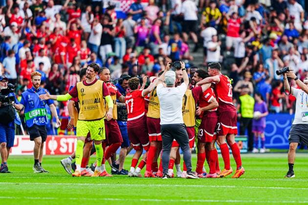 Schweiz jubelt Jubel nach Sieg Spielende GER, Schweiz vs. Italien, Fussball Europameisterschaft, UEFA EURO, EM, Europameisterschaft,Fussball 2024, Achtelfinale, 29.06.2024 GER, Schweiz vs. Italien, Fussball Europameisterschaft, UEFA Euro 2024, Achtelfinale, 29.06.2024 Berlin Copyright: xEibner-Pressefoto MarcelxvonxFehrnx EP_MFN
