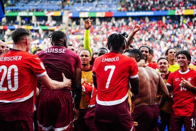 Schweiz feiert jubelt mit den Fans nach Sieg Spielende GER, Schweiz vs. Italien, Fussball Europameisterschaft, UEFA EURO, EM, Europameisterschaft,Fussball 2024, Achtelfinale, 29.06.2024 GER, Schweiz vs. Italien, Fussball Europameisterschaft, UEFA Euro 2024, Achtelfinale, 29.06.2024 Berlin Copyright: xEibner-Pressefoto MarcelxvonxFehrnx EP_MFN