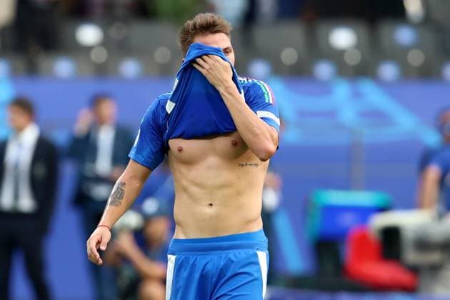 29.06.2024, xtgx, Fussball EM 2024 1 8 Finale, Schweiz - Italien emspor, v.l. Mateo Retegui (Italien) traurig, enttäuscht, frustriert, niedergeschlagen (UEFA REGULATIONS PROHIBIT ANY USE OF PHOTOGRAPHS as IMAGE SEQUENCES and or QUASI-VIDEO) Berlin