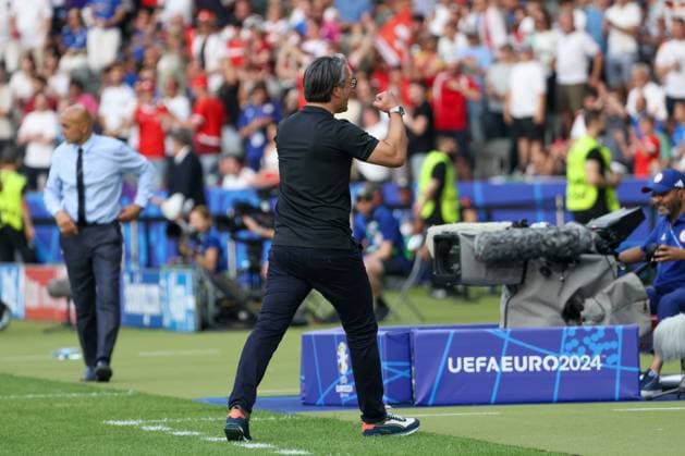 Riesiger Jubel beim Schweizer Team nach dem Sieg über Italien, Jubel bei Murat Yakin (Schweiz, Trainer) , Fussball, UEFA , Europa Meisterschaft, (Achtelfinale) 2024, Schweiz vs. Italien, 29.06.2024, Olympiastadion Berlin, Berlin, Deutschland Berlin Olympiastadion Berlin Berlin Deutschland Copyright: xGrantxHubbsx