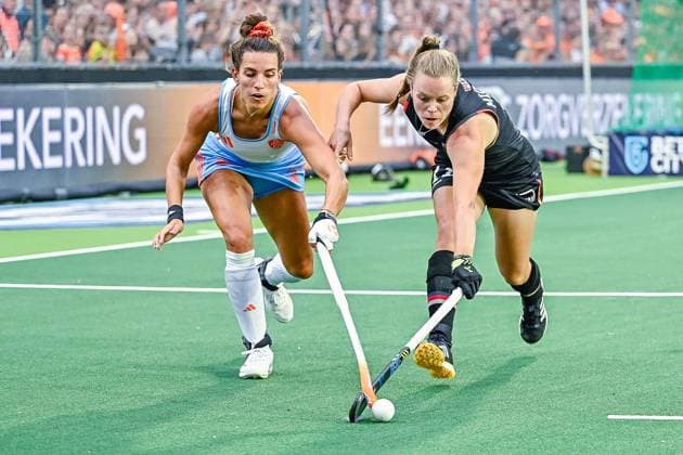 Bilder des Jahres 2024, Sport 06 Juni Sport Themen der Woche KW26 Sport Bilder des Tages AMSTELVEEN, 29-06-2024, Wagener Stadion, FIH Hockey Pro League Women 2023-2024. Frederique Matla and Lena Micheel during the game Netherlands - Germany (women, 2nd match). Netherlands - Germany (women, 2nd match)  x25630207x Copyright: