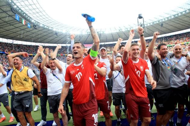 DEU, FIFA, EM-2024, SUI vs. ITA, 29.06.2024, Berliner Olympiastadion, Berlin, DEU, FIFA, EM-2024, SUI vs. ITA, im Bild Switzer-Spielerkreis, Granit Xhaka (SUI 10) Foto: Juergen Engler nordphoto GmbH