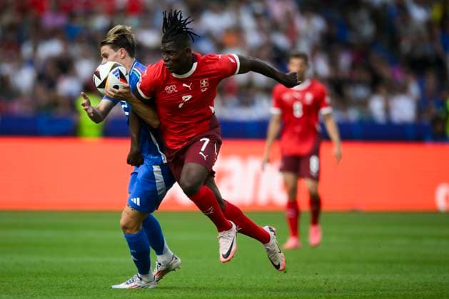 Switzerland v Italy - UEFA EURO, EM, Europameisterschaft,Fussball 2024 Nicolo Fagioli of Italy competes for the ball with Breel Embolo of Switzerland during the UEFA EURO 2024 round of 16 football match between Switzerland and Italy. Berlin Germany Copyright: xNicolòxCampox