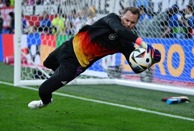 29.06.2024, xpsx, Fussball EM 2024 1 8 Finale, Deutschland - Dänemark emspor, v.l. Manuel Neuer (Deutsche Fussball Nationalmannschaft DFB) (DFL DFB REGULATIONS PROHIBIT ANY USE OF PHOTOGRAPHS as IMAGE SEQUENCES and or QUASI-VIDEO) Dortmund